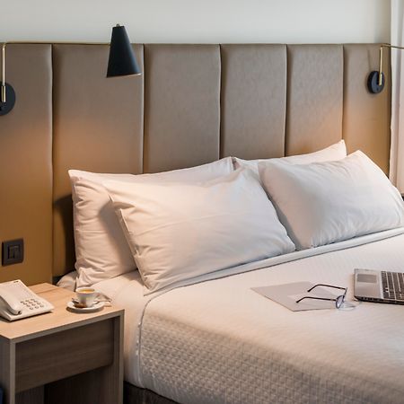 Crowne Plaza Lima, an IHG Hotel Zewnętrze zdjęcie A guest room at the Hilton London Heathrow