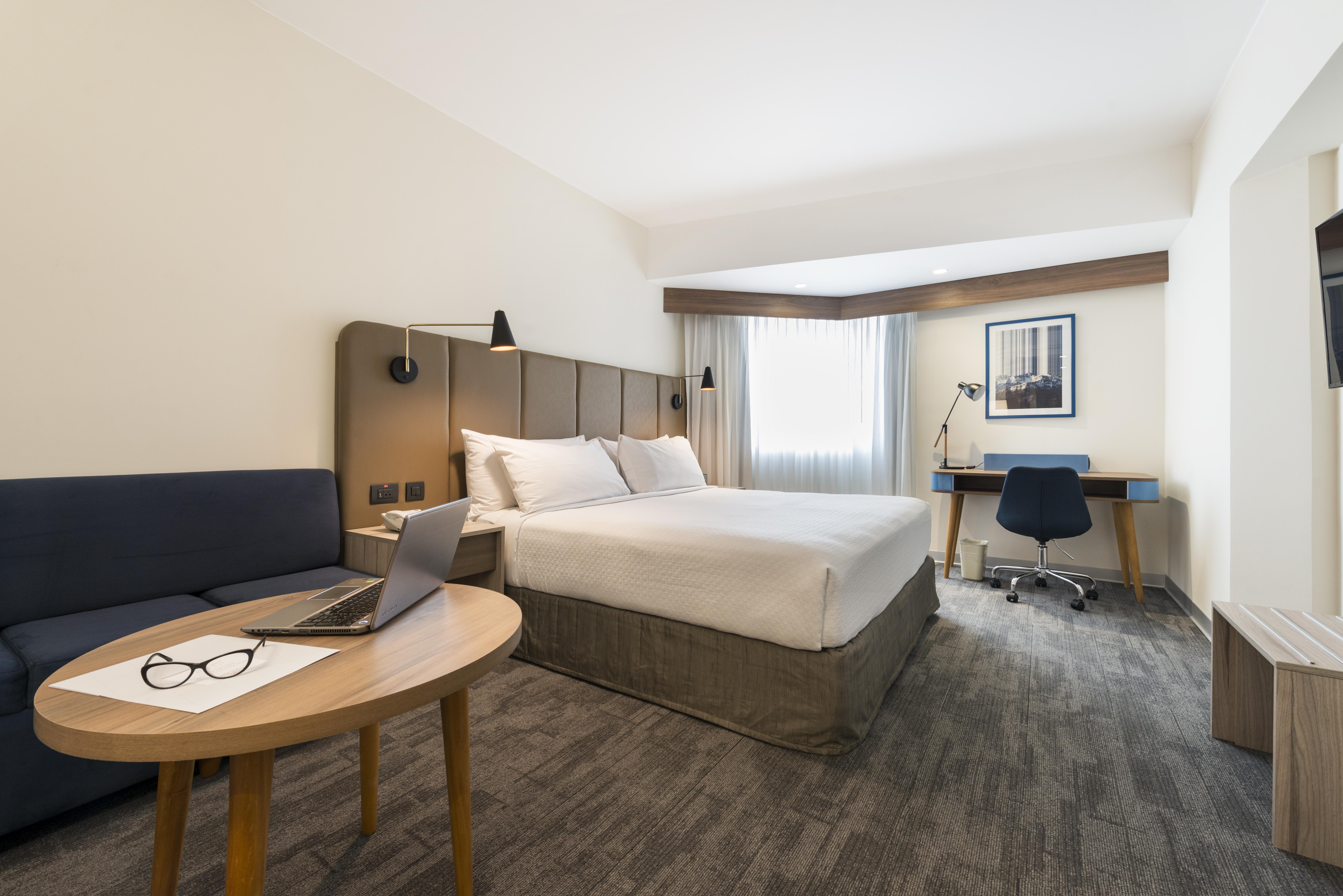 Crowne Plaza Lima, an IHG Hotel Zewnętrze zdjęcie A typical room at the Holiday Inn Express London - Kensington