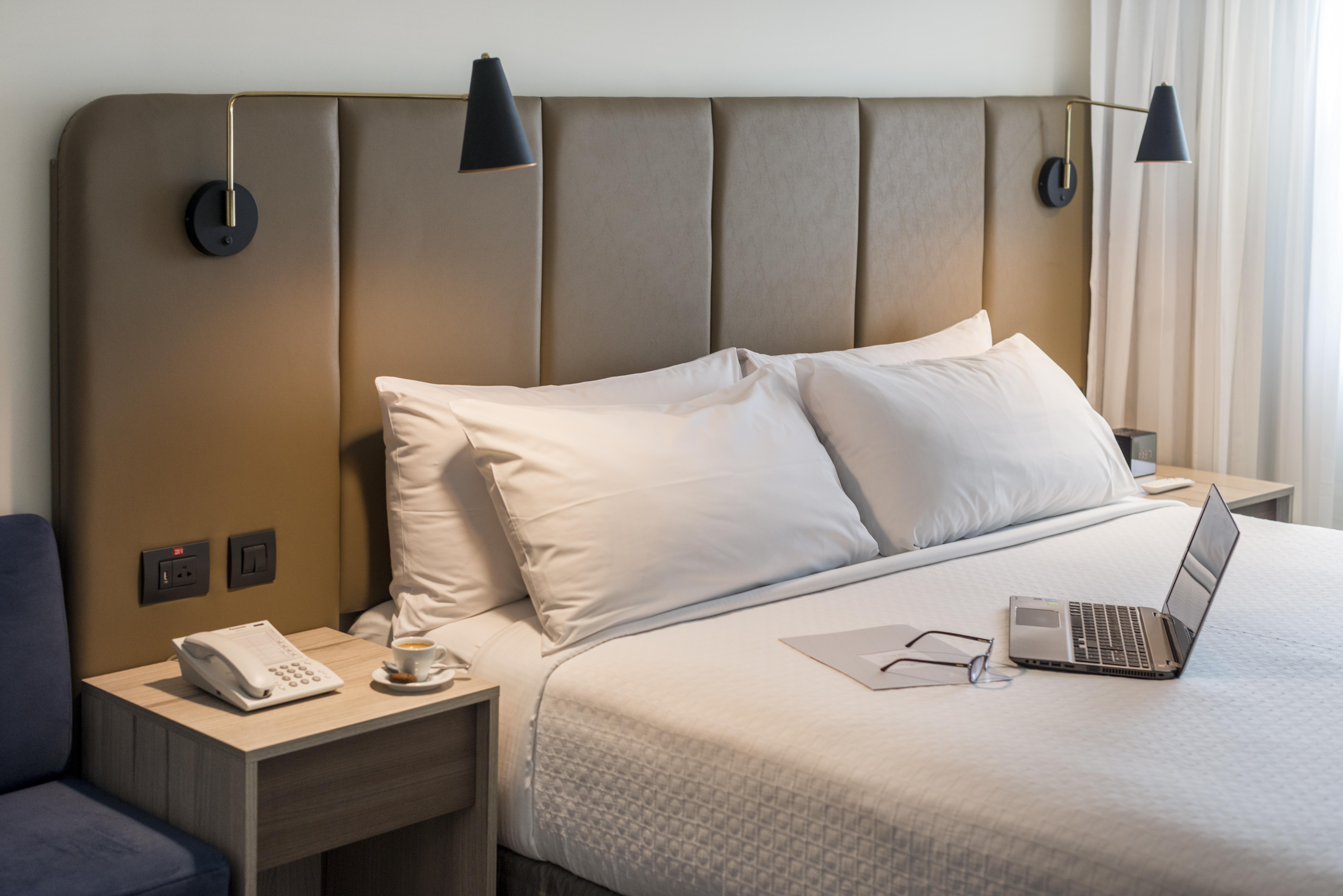 Crowne Plaza Lima, an IHG Hotel Zewnętrze zdjęcie A guest room at the Hilton London Heathrow